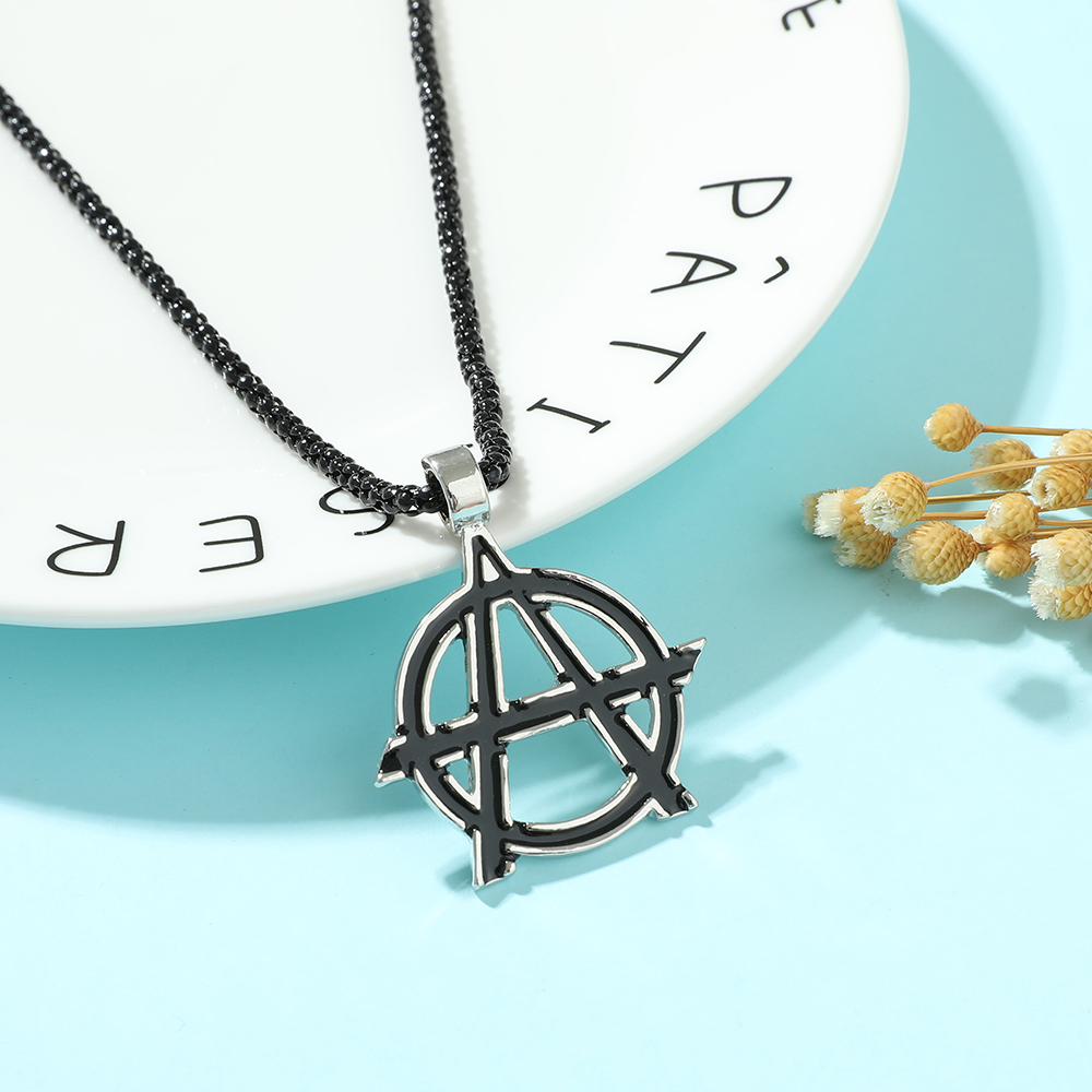Collana con Simbolo Lettera A  - Vintage Items recensione e prezzo